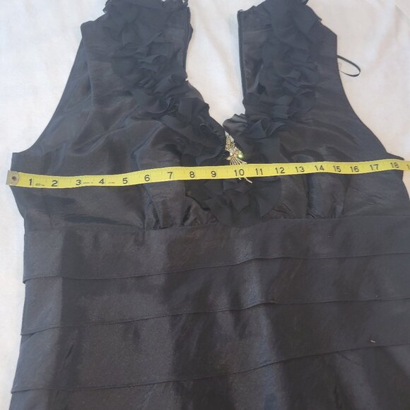 Classy Black V-Neck Ruffled Cocktail Dress - Size 6 - Picture 6 of 11